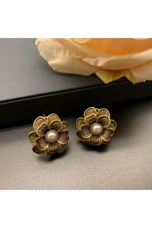 Retro Pure Copper Flower Shaped Earrings Studs Exquisite Women Jewelry Gifts