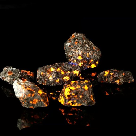 MATROOY Rough Raw Yooperlite UV Fluorescent Emberlite Glowing Fire Rock Chunk Stone 1PCS