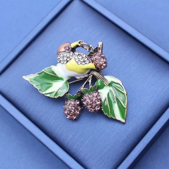MATROOY Vintage High-end Strawberry Magpie Brooch Women's Pin