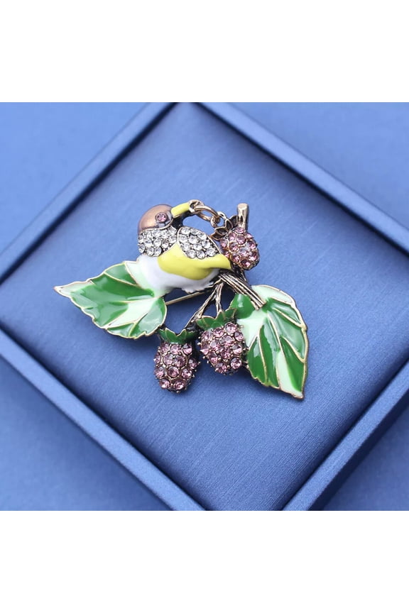 Vintage High-end Strawberry Magpie Brooch Women's Pin