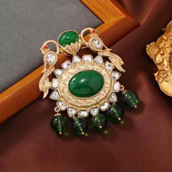 MATROOY Vintage medieval emerald owl brooch, tassel gem, lion pin, beautiful accessory-gemstone