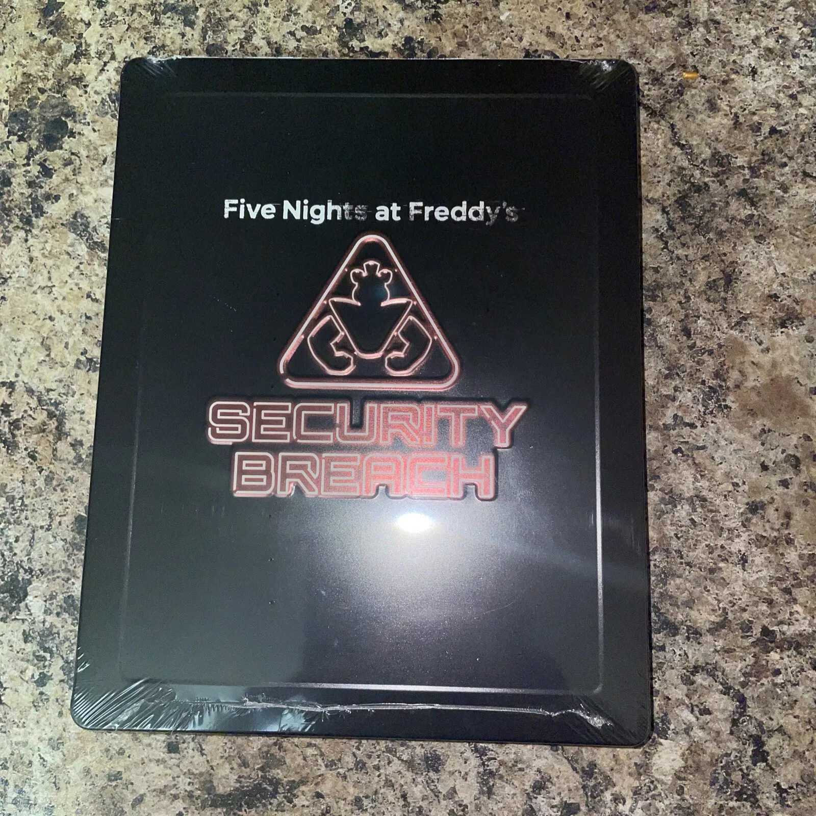 MAXIMUM GAMES FIVE NIGHTS AT FREDDY'S: SECURITY BREACH STEELBOX