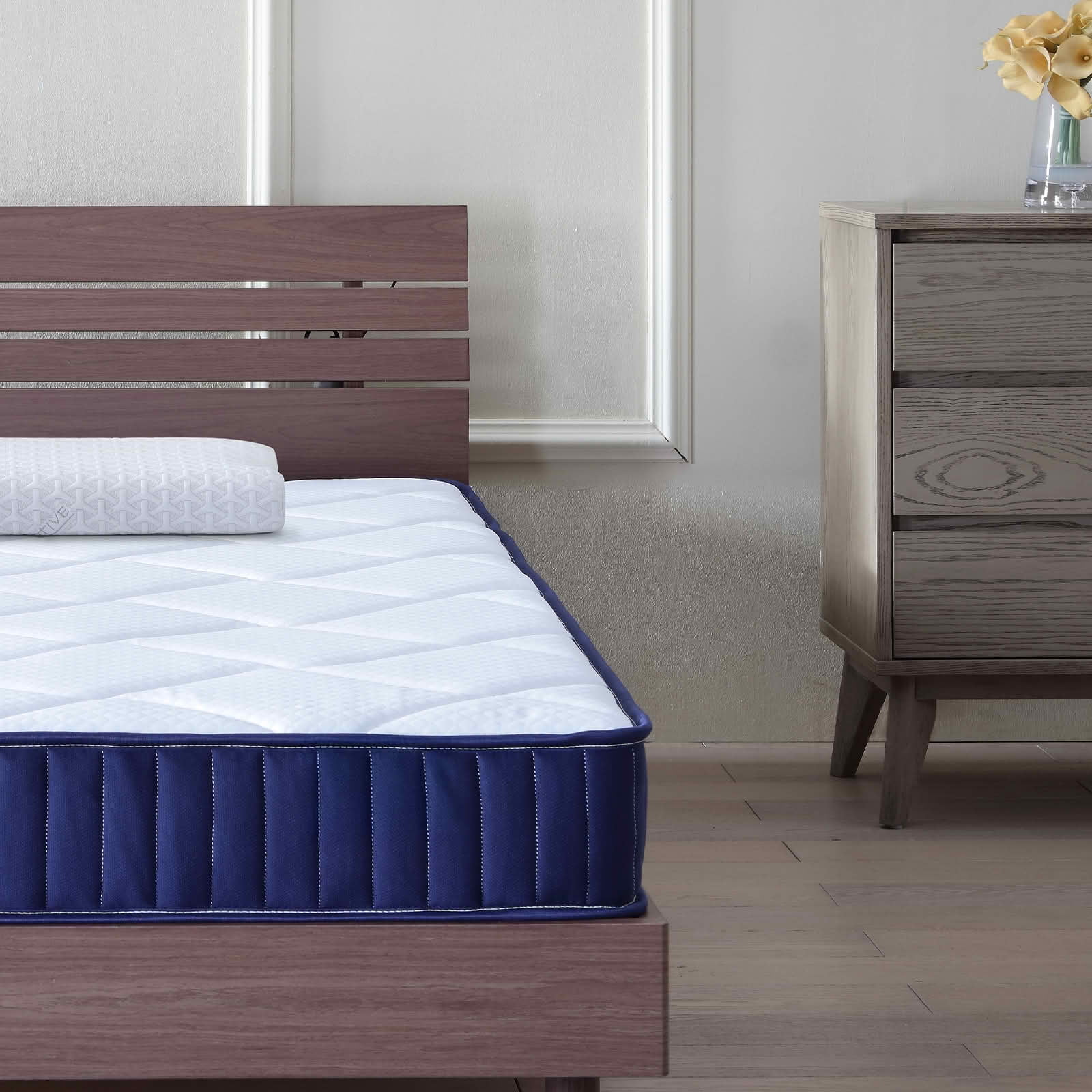 MAYEERTY 6 Inch Twin Hybrid Innerspring Mattress in a Box, Foam & Spring Medium Soft Motion Isolation Pressure Relief, White+Blue