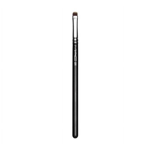 MAc by MAc Brushes - #231 Eye Shadow Brush (Eyes) ---(D0102HR71S6)