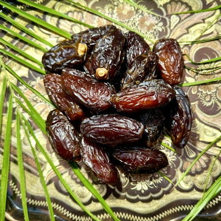 MEDJOOL DATES. Fresh Premium Large Dates. Packed in Box. Tight Skin Naturally Grown in California. (11lb)