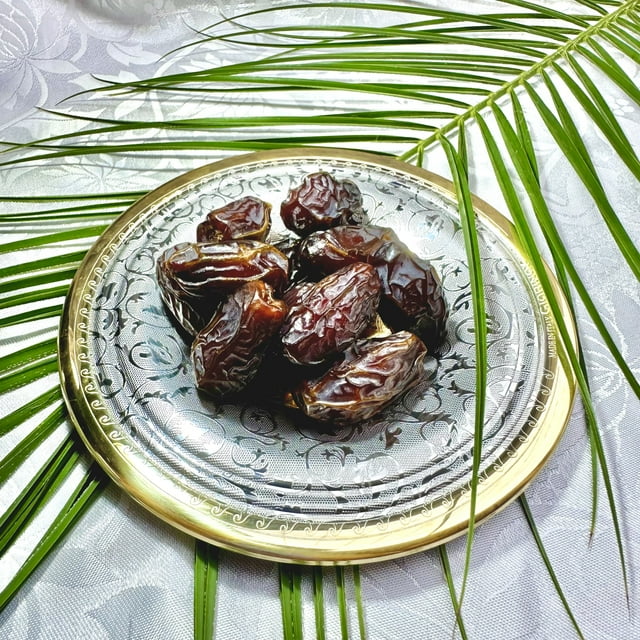 MEDJOOL DATES. Premium Fresh Small Dates. Packed in Box. Tight Skin