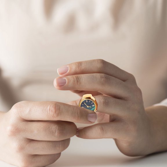 MEIBUTYUP Golden Ring Watch for Decor Use Featuring Precise Timekeeping