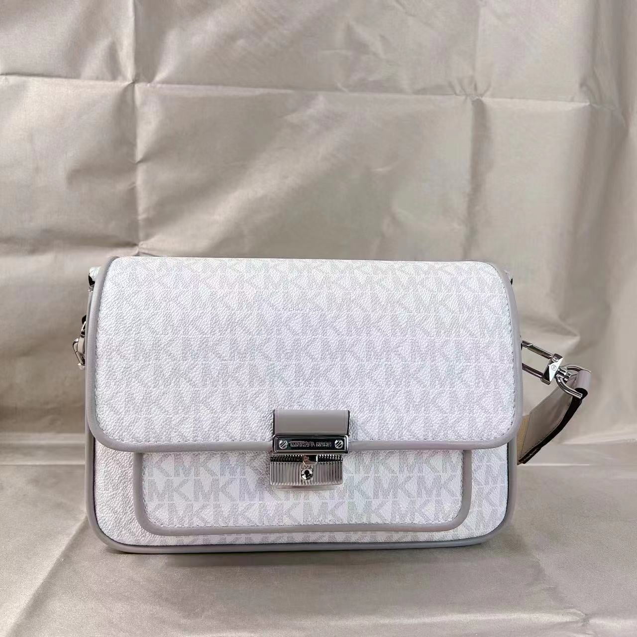 MICHAEL KORS 30S1S2BM2B BRADSHAW MEDIUM LOGO MESSENGER BAG OPT/PGREY