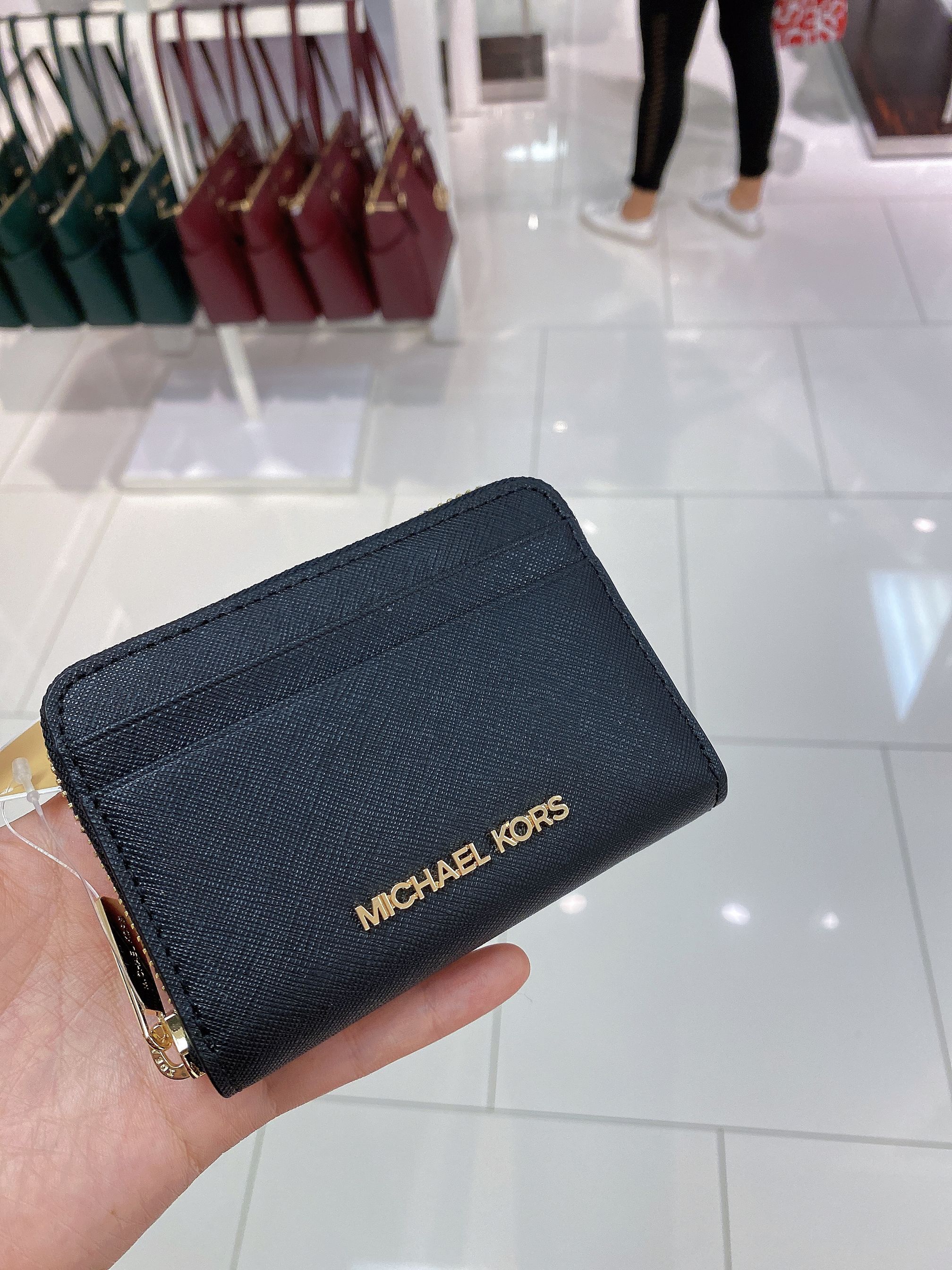 MICHAEL KORS Jet Set Medium Zip Around Leather Card Case Wallet Black Gold - image 1 of 3