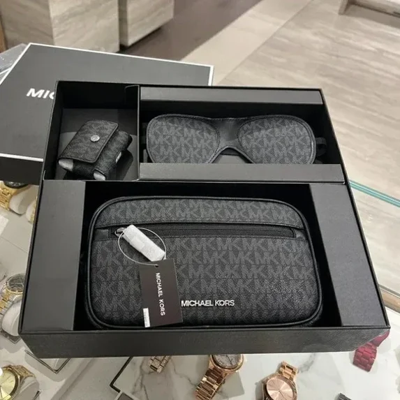 MICHAEL KORS MEN 3-in-1 Logo Pouch Travel Gift Set