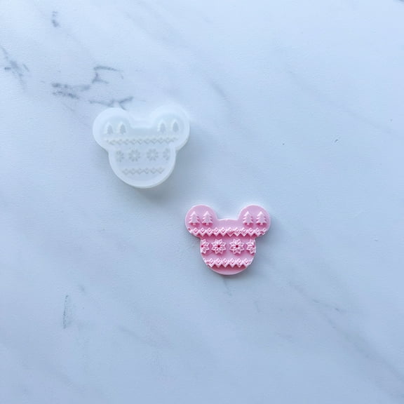 MICKEY CHRISTMAS SILHOUETTE BAKING MOLD FOR CUPCAKES, CAKEPOPS, CHOCOLATE STRAWBERRIES, PRETZELS & RICE KRISPIES