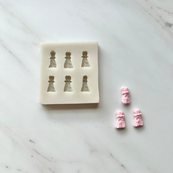 MINI TASSEL BAKING MOLD FOR CUPCAKES, CAKEPOPS, CHOCOLATE STRAWBERRIES, PRETZELS & RICE KRISPIES
