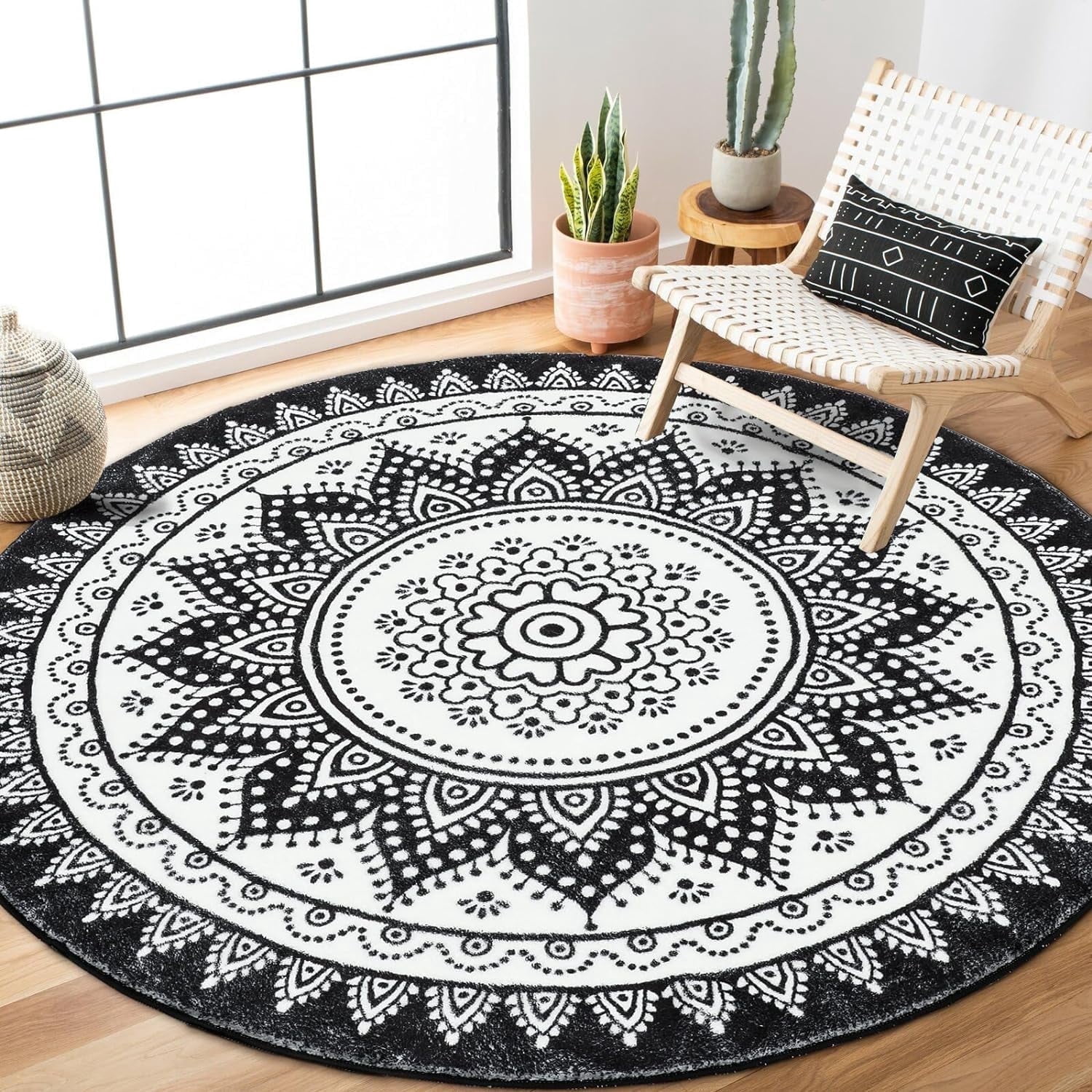 MJIAexp 4ft Mandala Boho Round Rug Circle Rug Non-Slip Machine Washable Area Rug Soft Bedroom Rug Throw Rug Vintage Carpet for Living Room Kitchen Dorm Coffee Table Black White