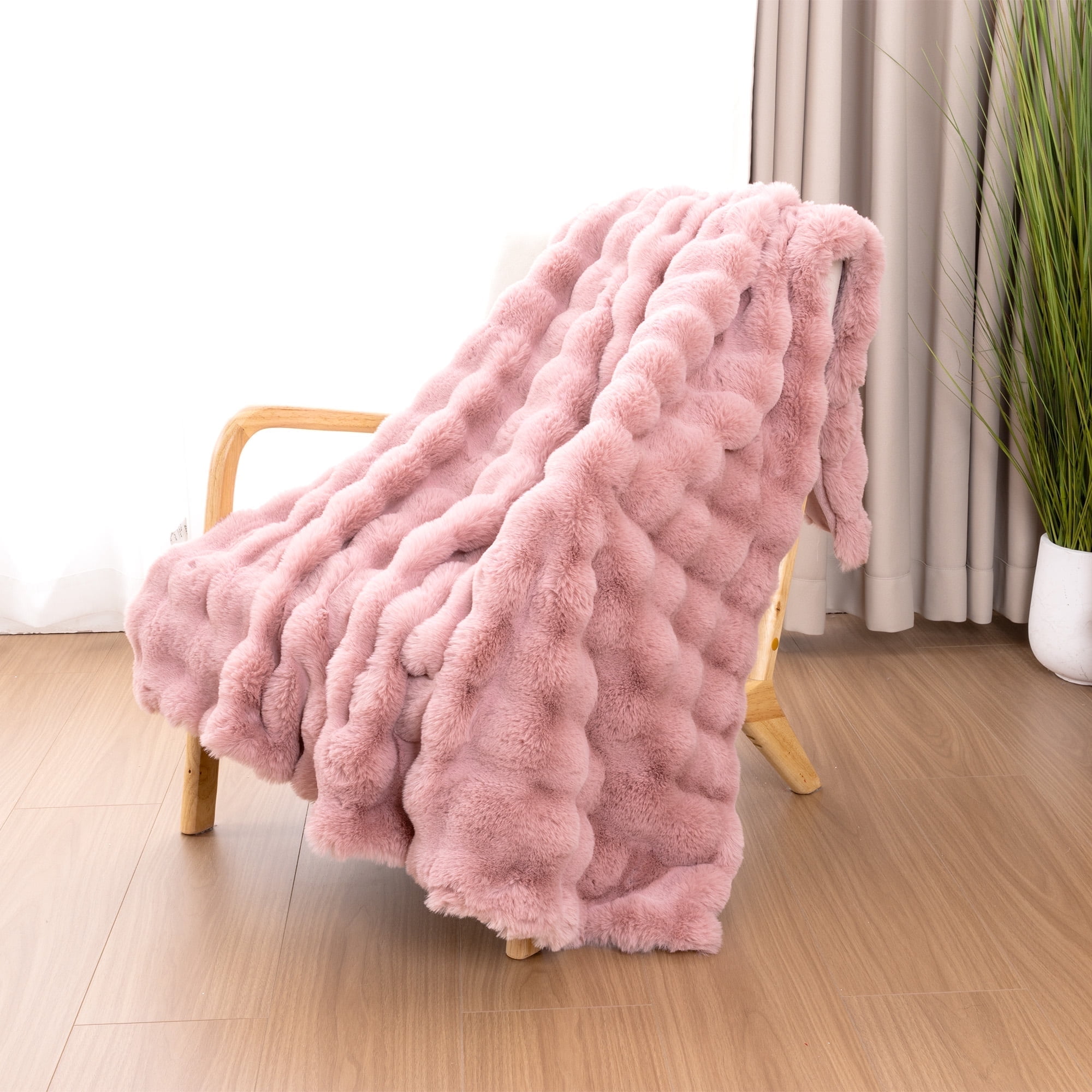 MJIAexp Faux Fur Throw Blanket for Couch, Cozy Soft Plush Thick Fuzzy Comfy Bubble Blanket and Fuzzy Plush Rabbit Fur Blanket for Sofa Bedroom Living Room, 50" x 60" Pink
