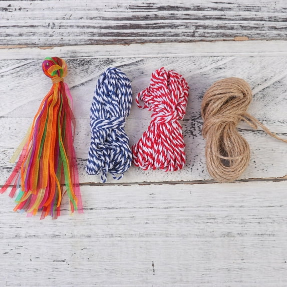 MLINS Assorted Color Star Shaped Paper Gift Tags with Rope for Christmas Gifts and Crafts 200pcs