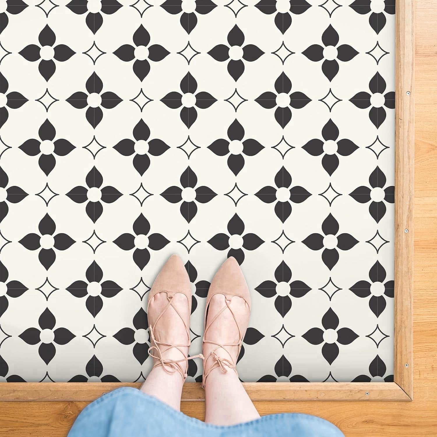 MORCART Peel and Stick Floor Tile Star Waterproof Vinyl Flooring DIY Flooring for Bathroom, Kitchen, Fireplace, Pet House, Stairs, Bedrooms, Wall, Store(20PCS,7.87" x 7.87",Black+white)