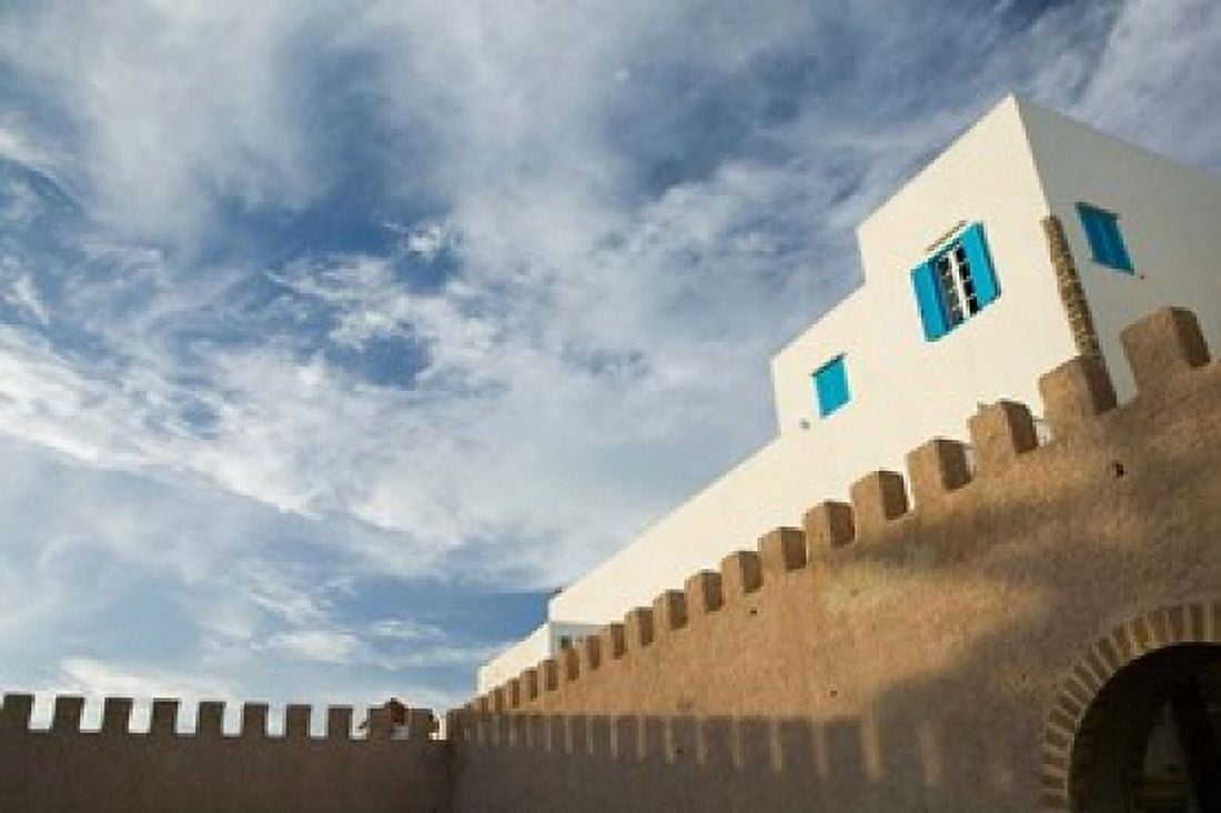 MOROCCO ESSAOUIRA City Walls Moorish Architecture Canvas Art - Walter Bibikow DanitaDelimont (28 x 19)