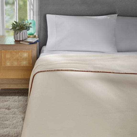 Mainstays Super Soft Fleece Bed Blanket, Vanilla Dream, Full/Queen Size