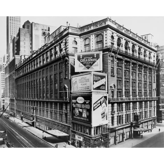 Macy'S Department Store At Broadway & 34Th St. History (24 x 18)