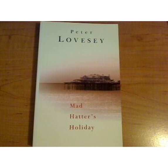 Pre-Owned Mad Hatter's Holiday (Paperback) 9780786234981