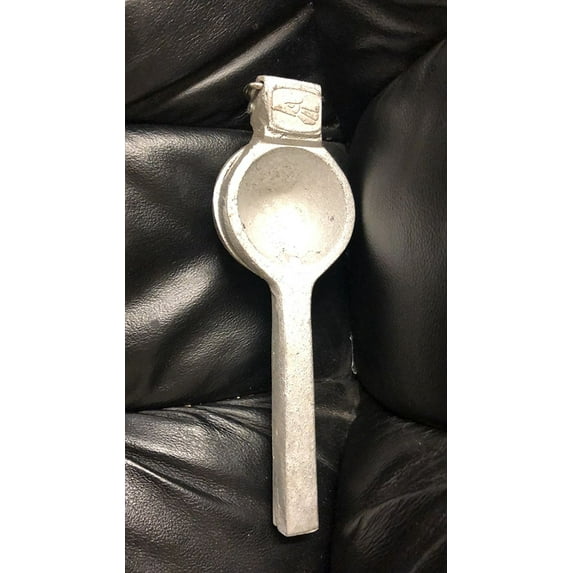 Made in Mexico Unpolished Mexican Cast Aluminum Metal Lime Exprimidor de Lima Manual Squeezer Hand Juicer Mejico
