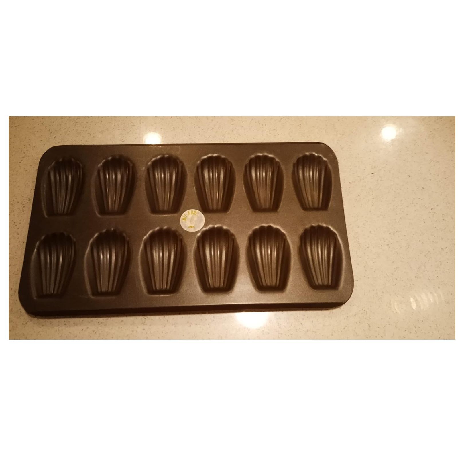 Madeleine Pan 12 CavitiesNONSTICKEach cavity 31/4"X2". Overall size