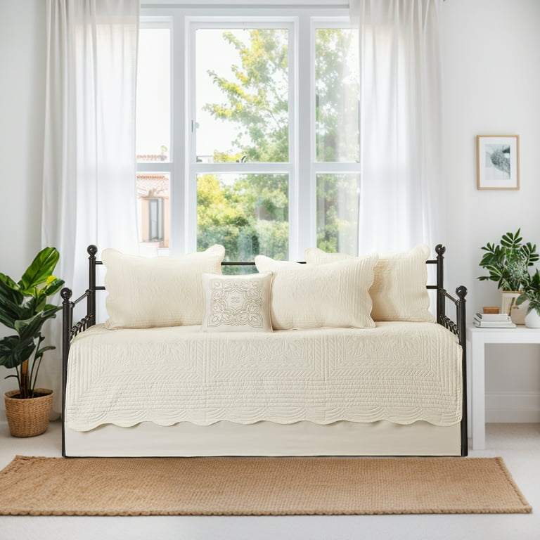 Daybed covers and pillows 2025