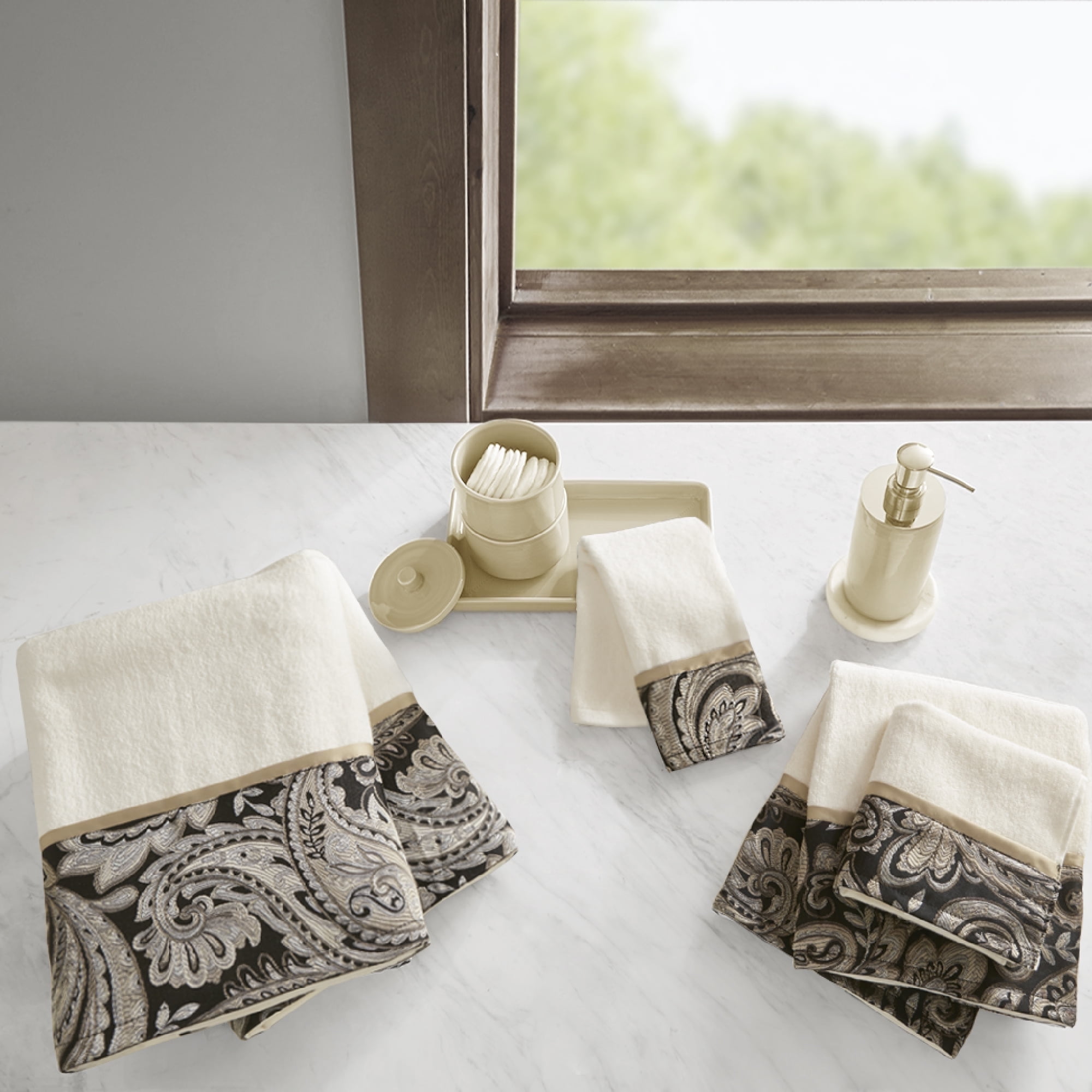 Luxurious Black and Off-White Turkish Cotton Jacquard Towel Set