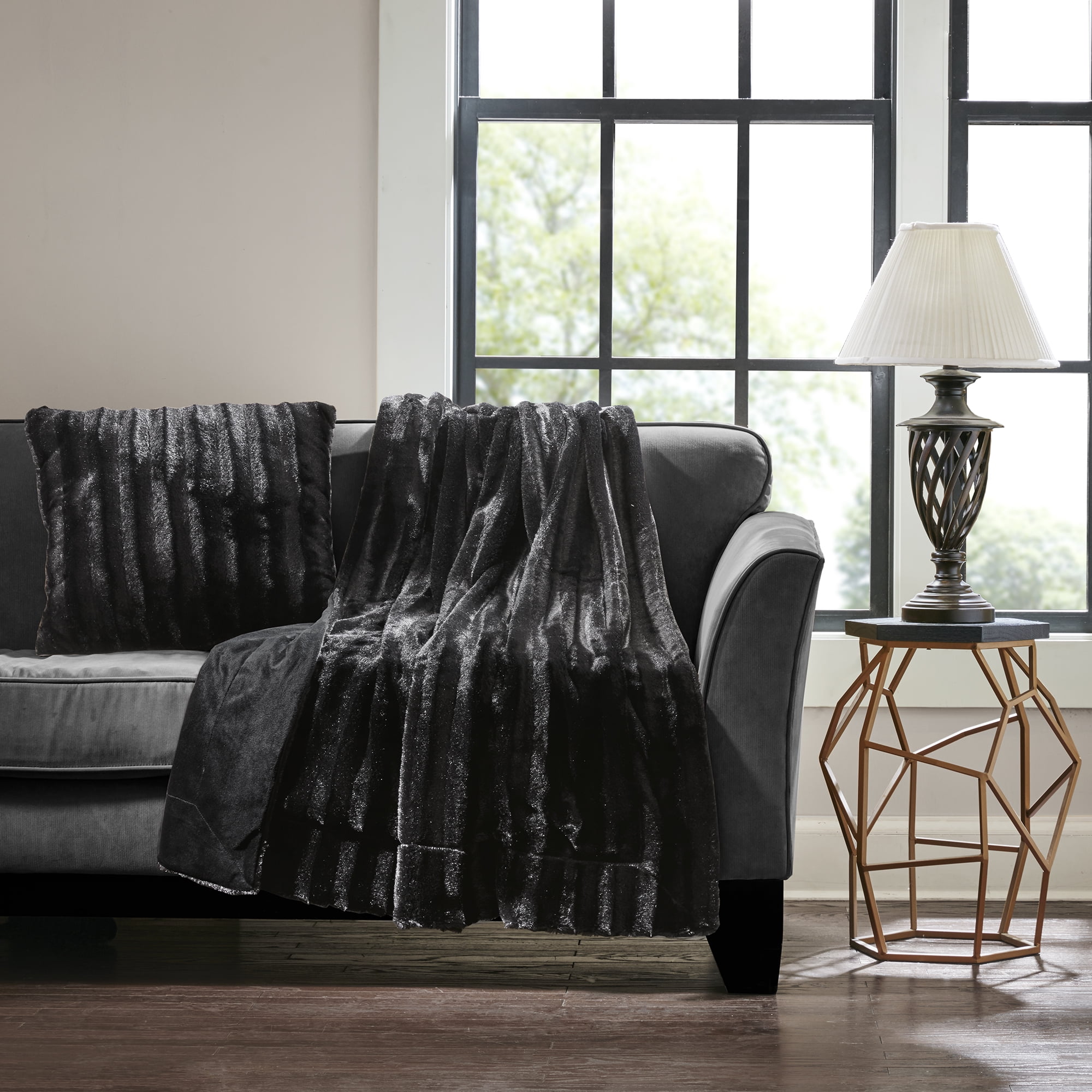 Luxe Cozy Comfort 50"x60" Reversible Black Faux Fur Throw