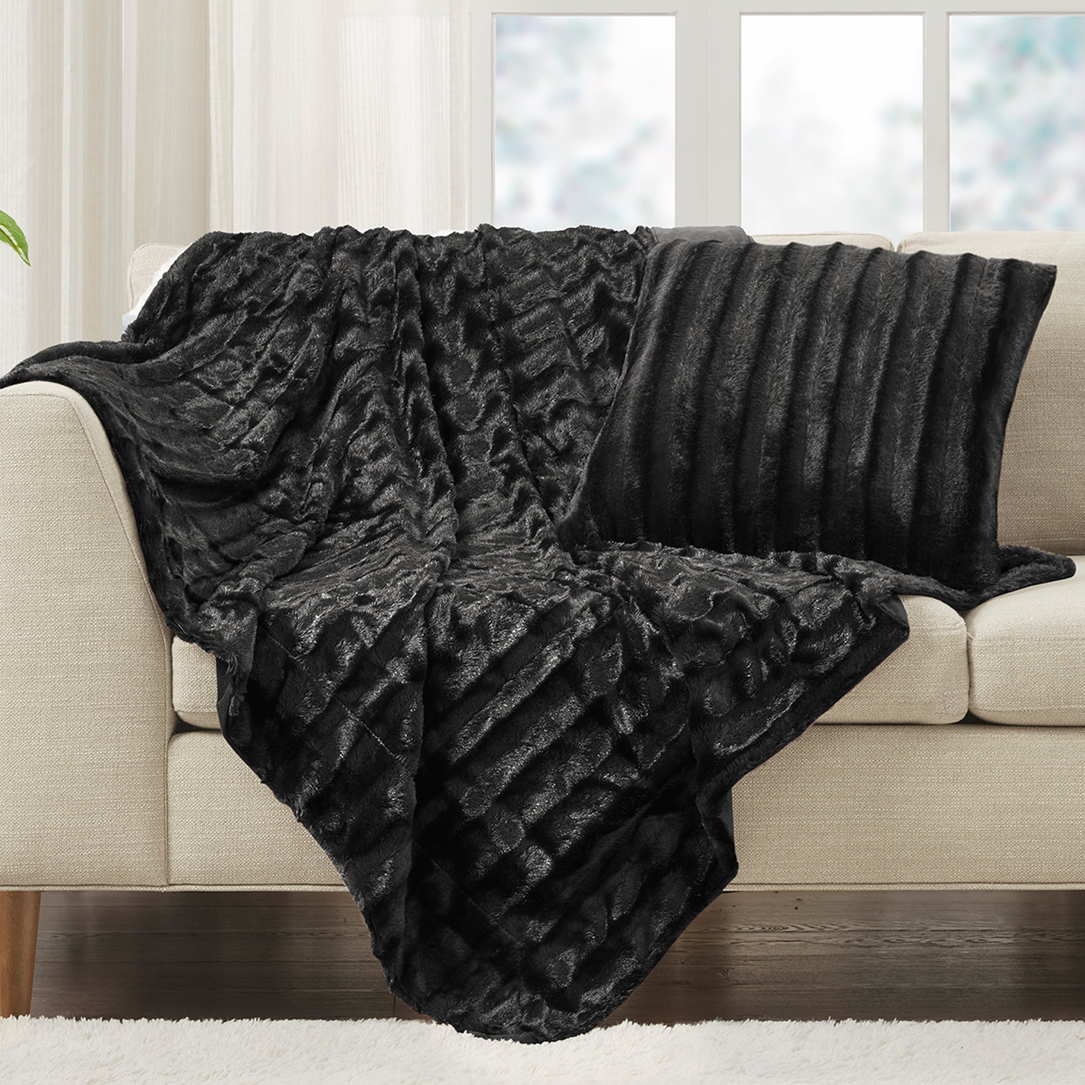 Luxe Cozy Comfort 50"x60" Reversible Black Faux Fur Throw