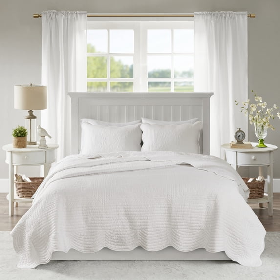 Madison Park Full/Queen Reversible Quilt Set 3-Piece Classic Stitch Design Summer Lightweight Coverlet Set with Scalloped Edge, White