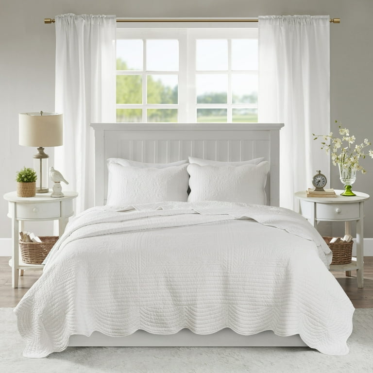 F/Q reversible mattelase stitched stripe Quilt offers off white