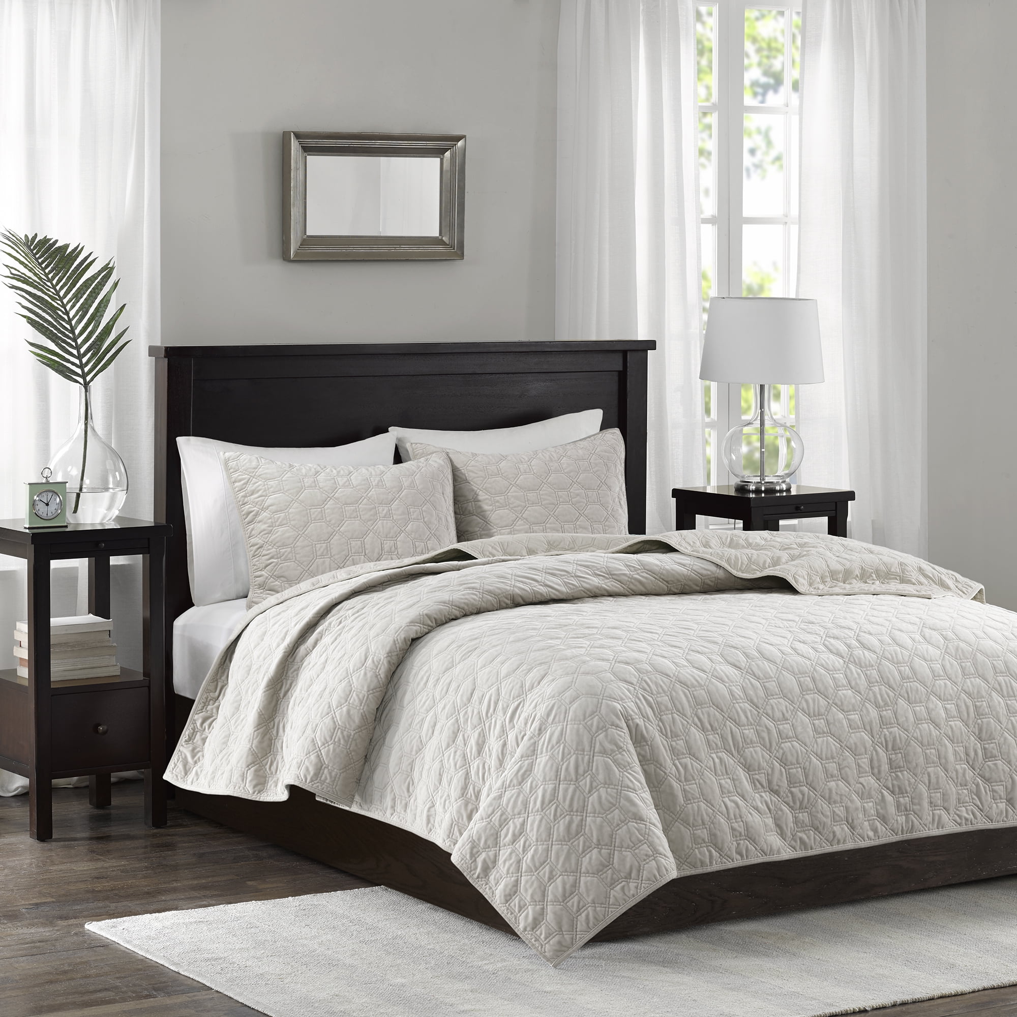 Ivory Velvet Reversible Full Quilt Set with Shams