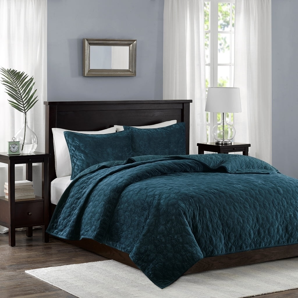 Ivory King Reversible Velvet Quilt Set with Shams