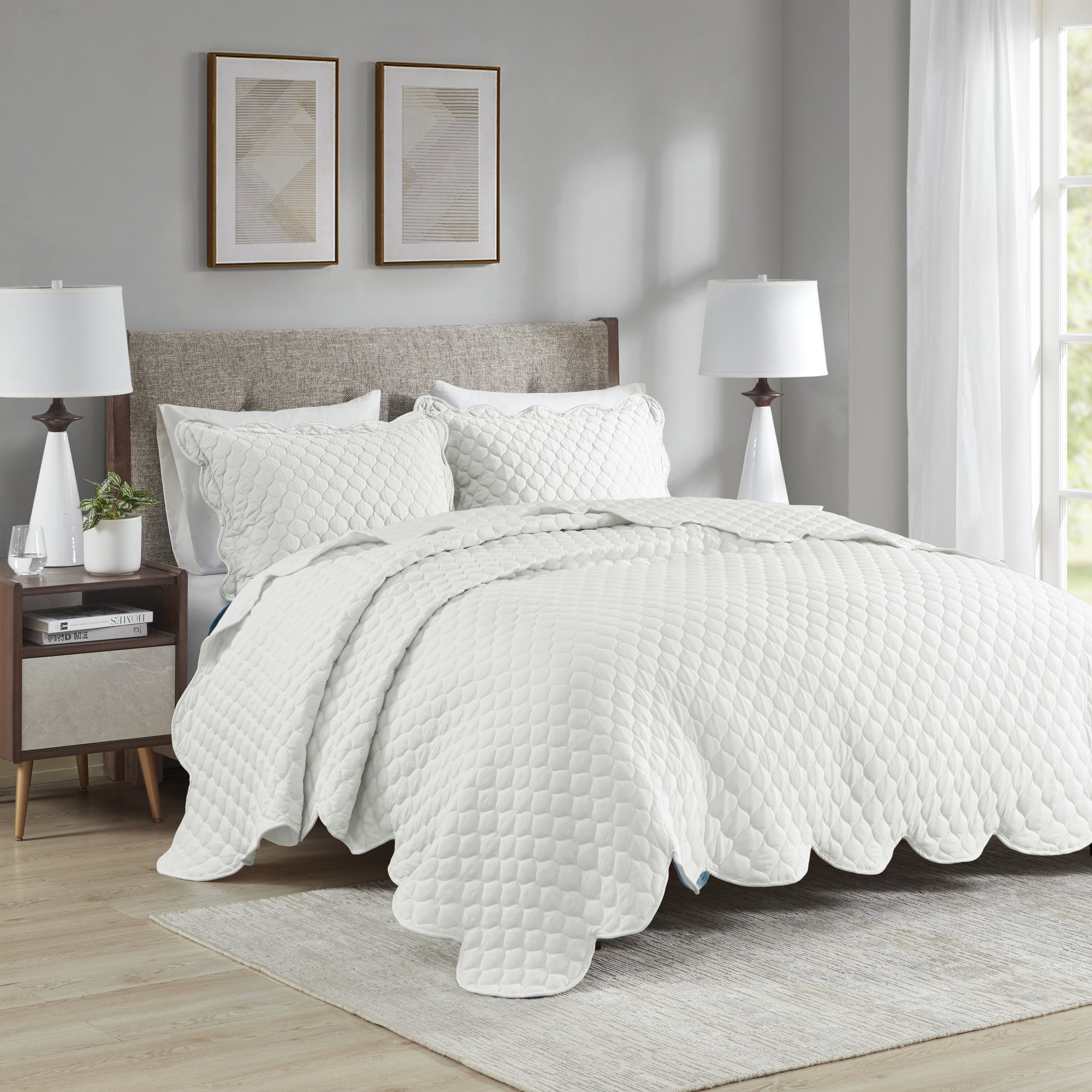 Ivory Full Microfiber Reversible Scalloped Quilt Set