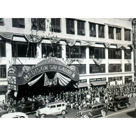 Madison Square Garden History (24 x 18)