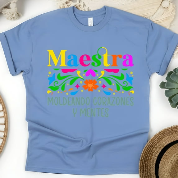 Maestra Teacher T-Shirt, Moldeando Corazones y Mentes, Colorful Spanish Educator Tee, CarolinaBlue, Size 3XL