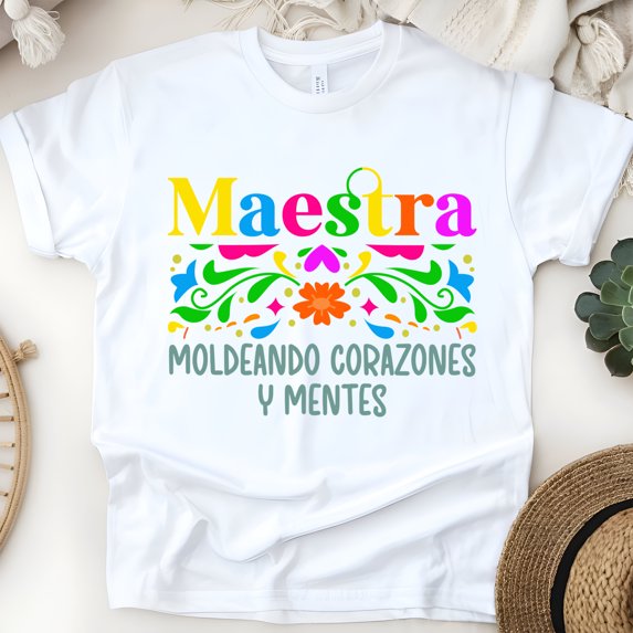 Maestra Teacher T-Shirt, Moldeando Corazones y Mentes, Colorful Spanish Educator Tee, White, Size S
