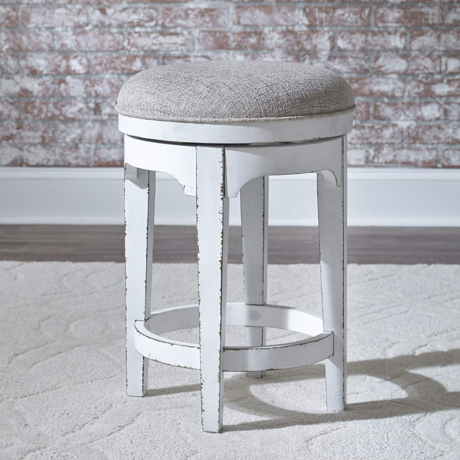 Traditional Swivel 25'' Counter Stool in Antique White