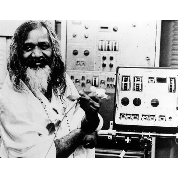 Maharishi Mahesh Yogi History (24 x 18)