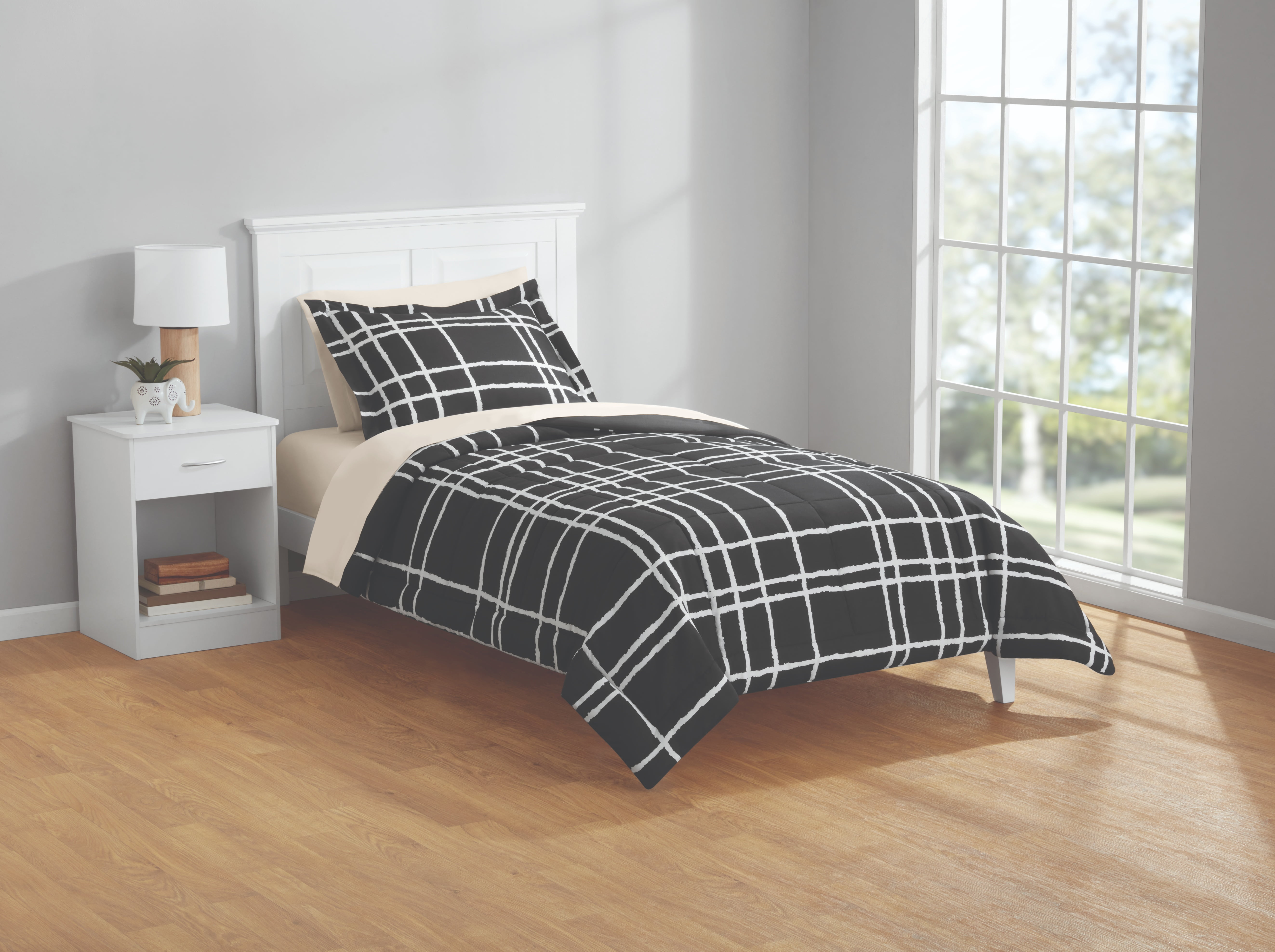 Twin-XL Black and White Microfiber Reversible Bed in a Bag Set