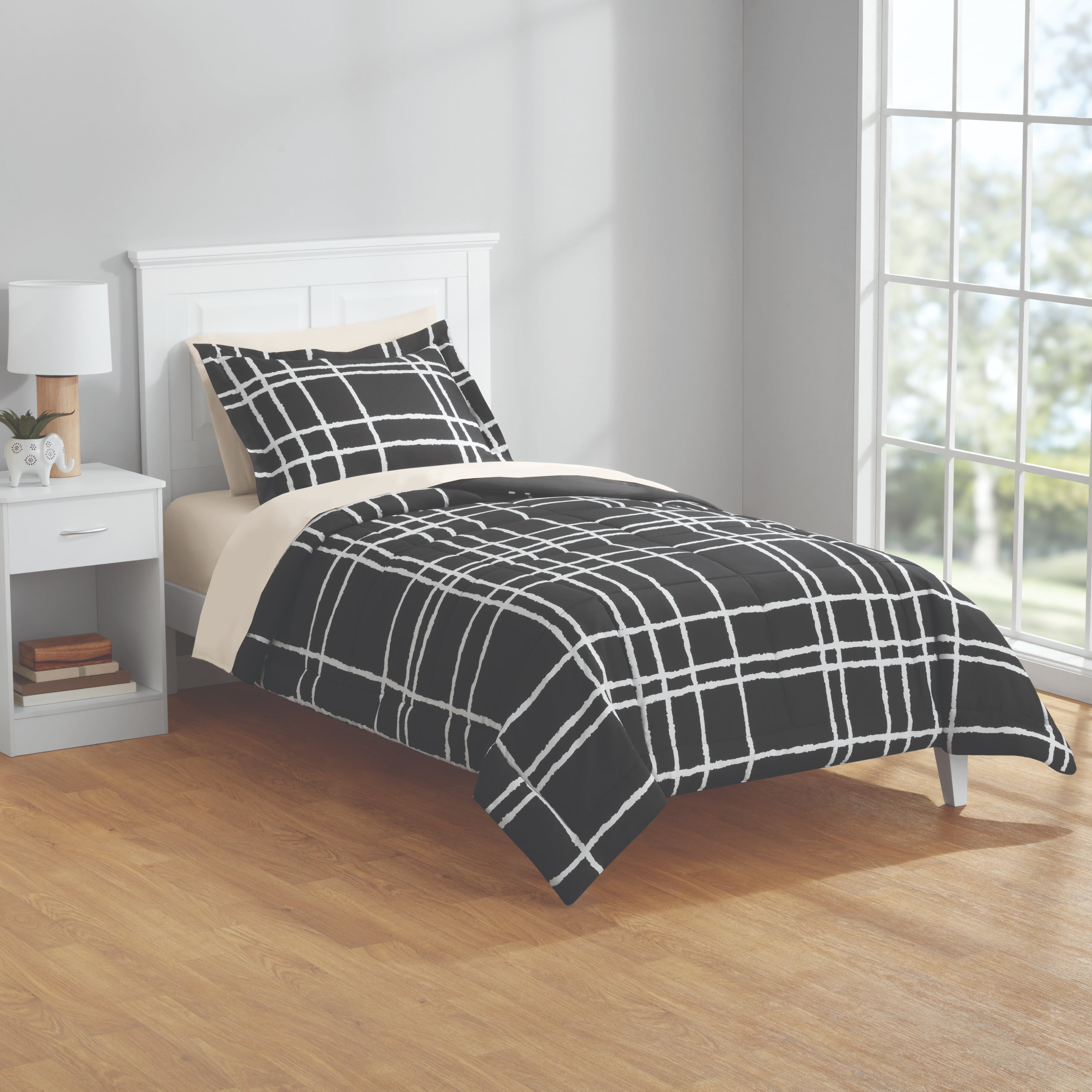 Twin-XL Black and White Microfiber Reversible Bed in a Bag Set