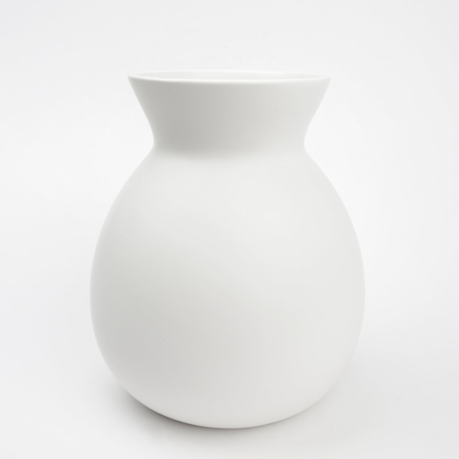Mainstays 6.75in x 8in Solid White Finish Ceramic Vase 