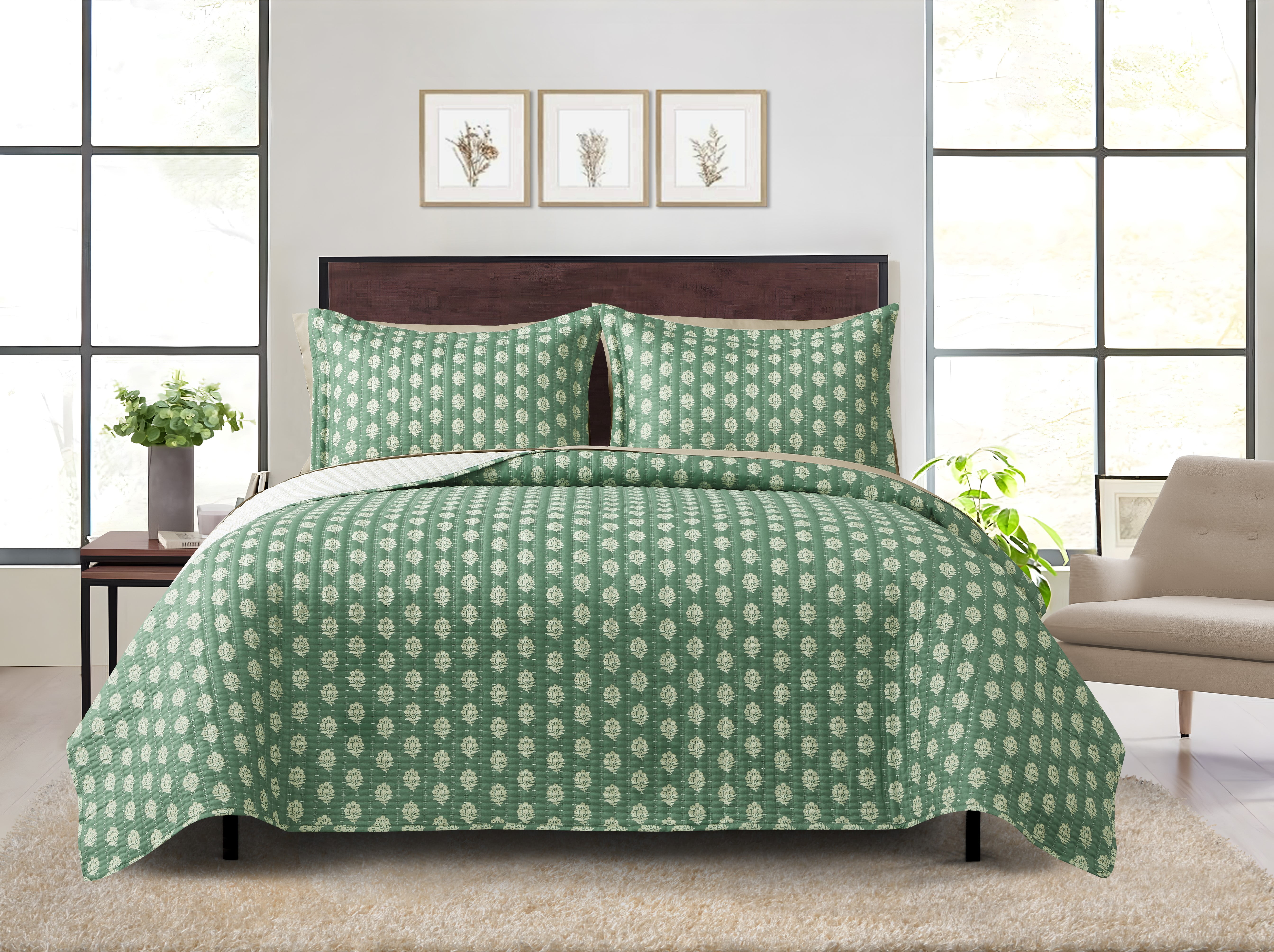 Mainstays 7 Piece Green Floral Reversible Quilt Set with Beige Sheets, Queen