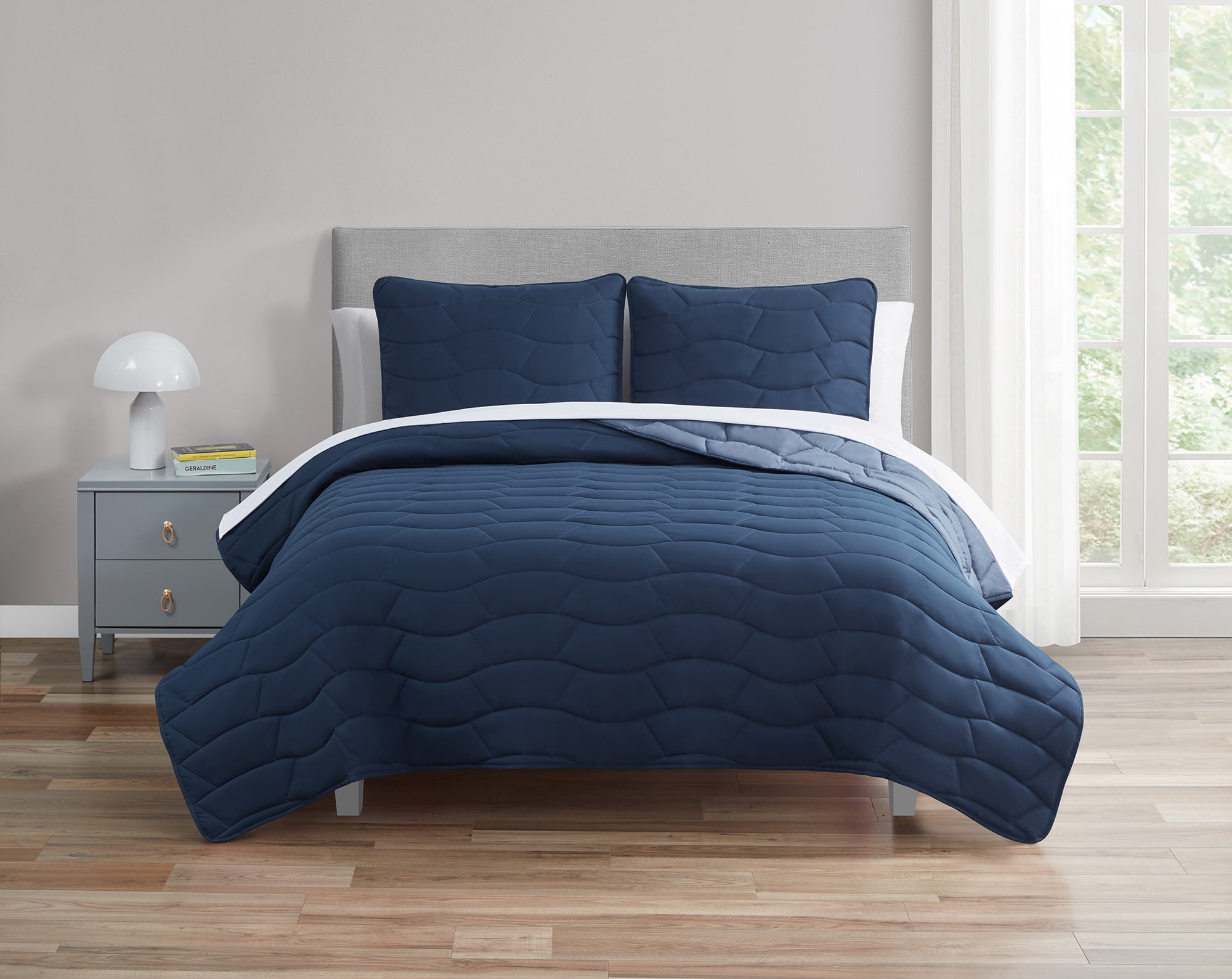 Mainstays 7-Piece Navy Reversible Quilt Set with White Sheets, Full