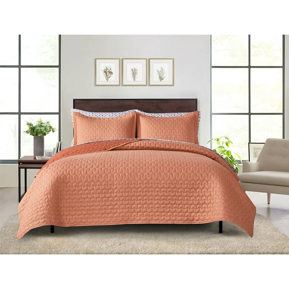 Mainstays 7 - Piece Coral Reversible Quilt Set with Aztec Print Sheets, Queen