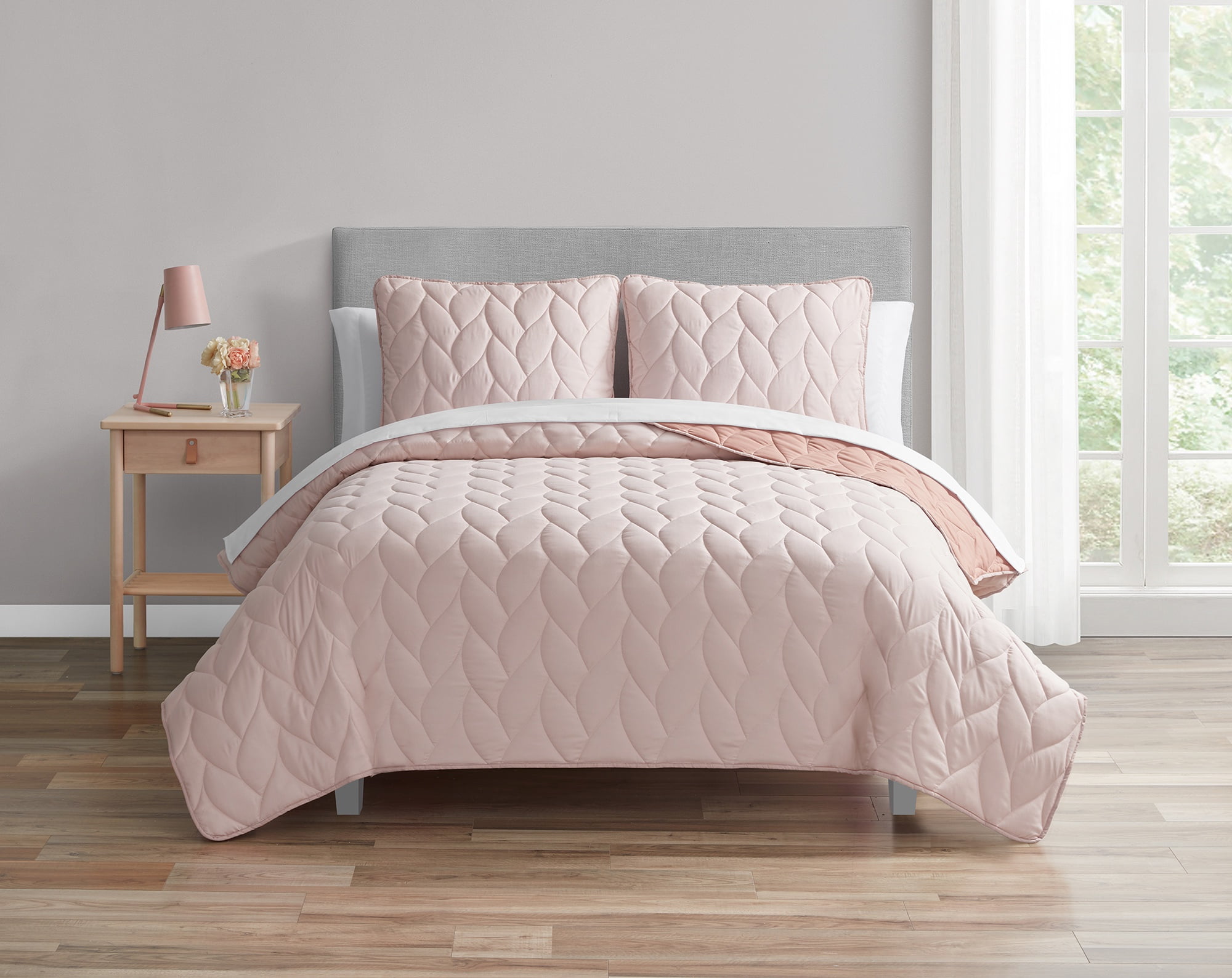 Mainstays 7-Piece Soft Pink Reversible Quilt Set with White Sheets, Queen