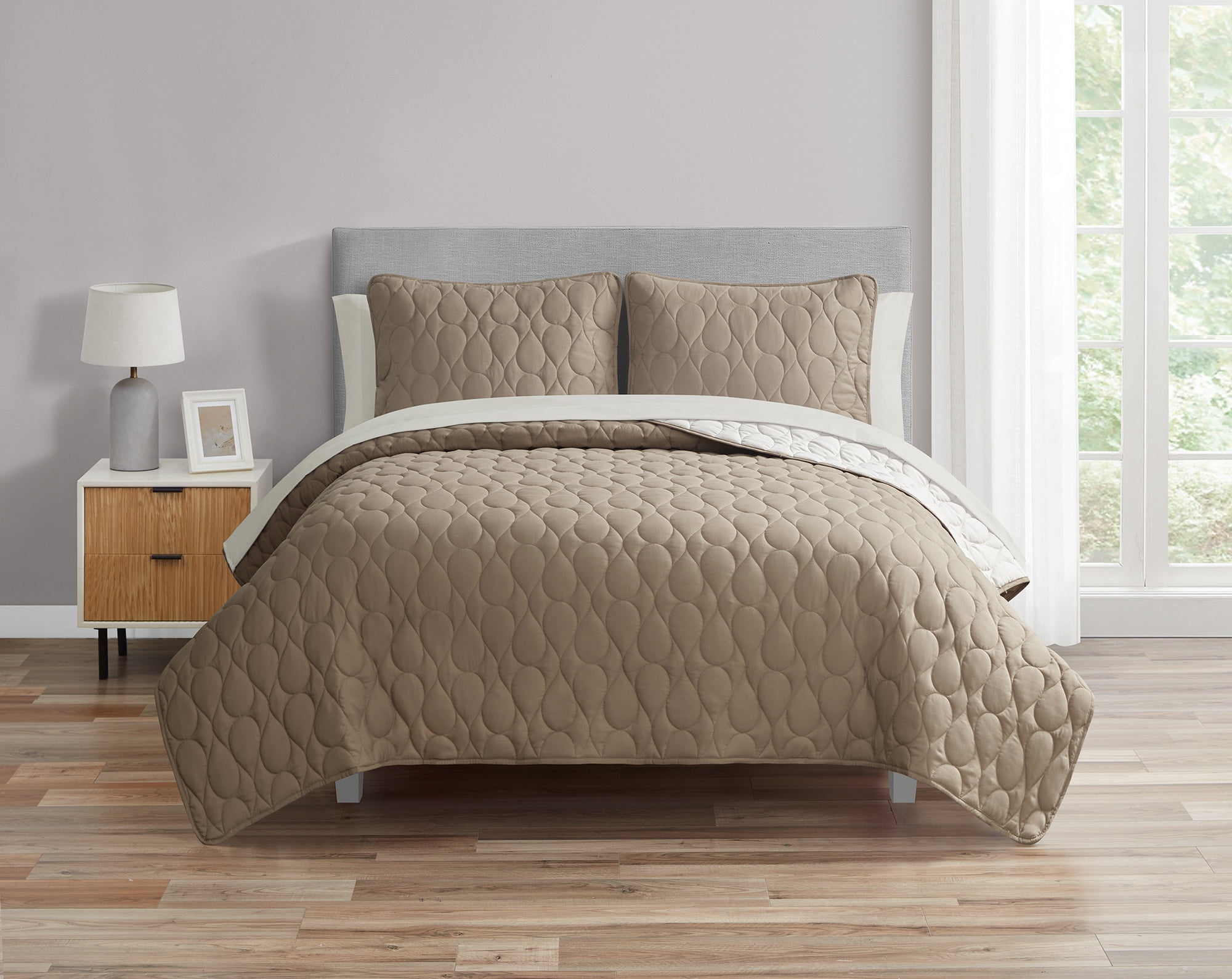 Mainstays 7-Piece Tan Reversible Quilt Set with Beige Sheets, Queen