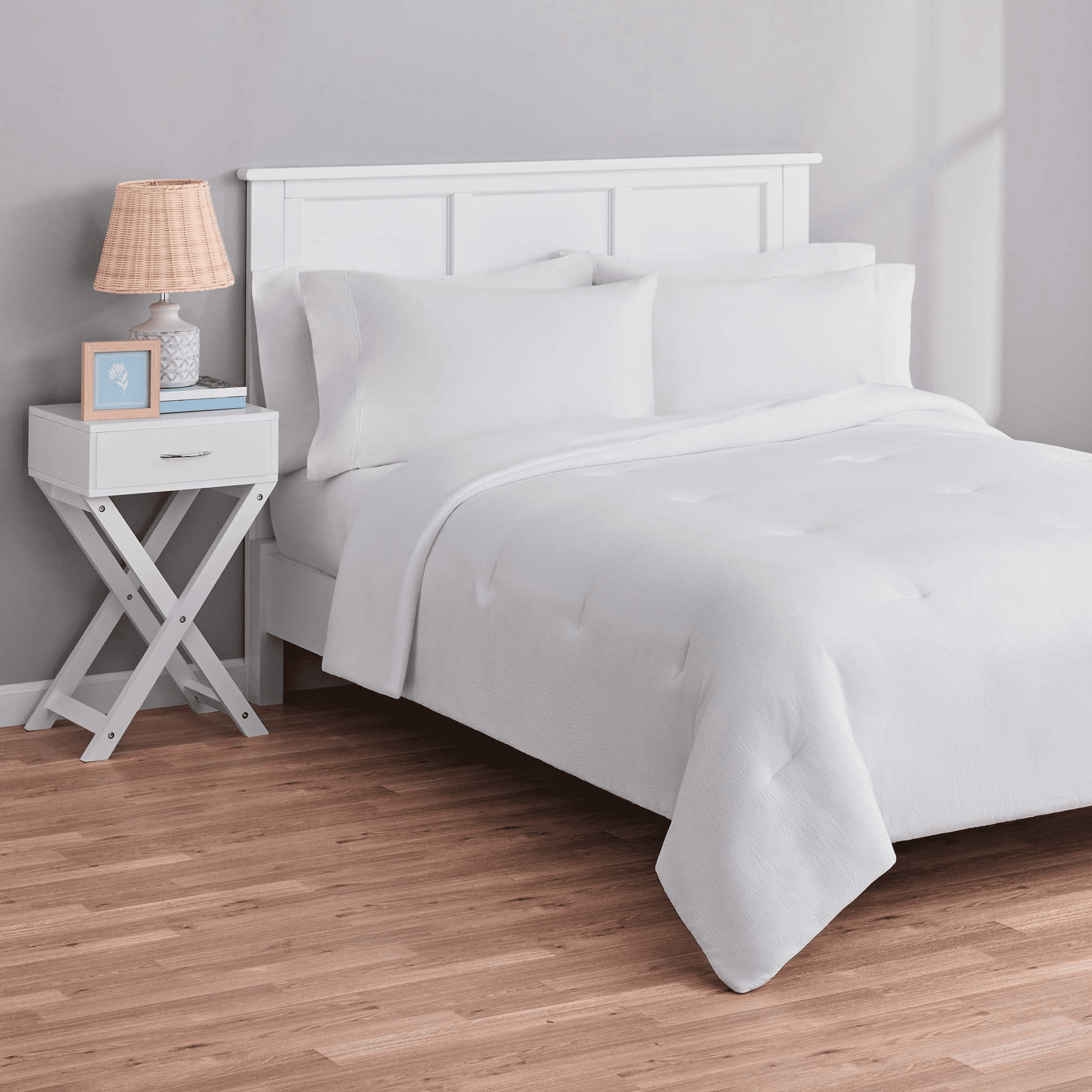 Mainstays Artic White Comforter, Queen