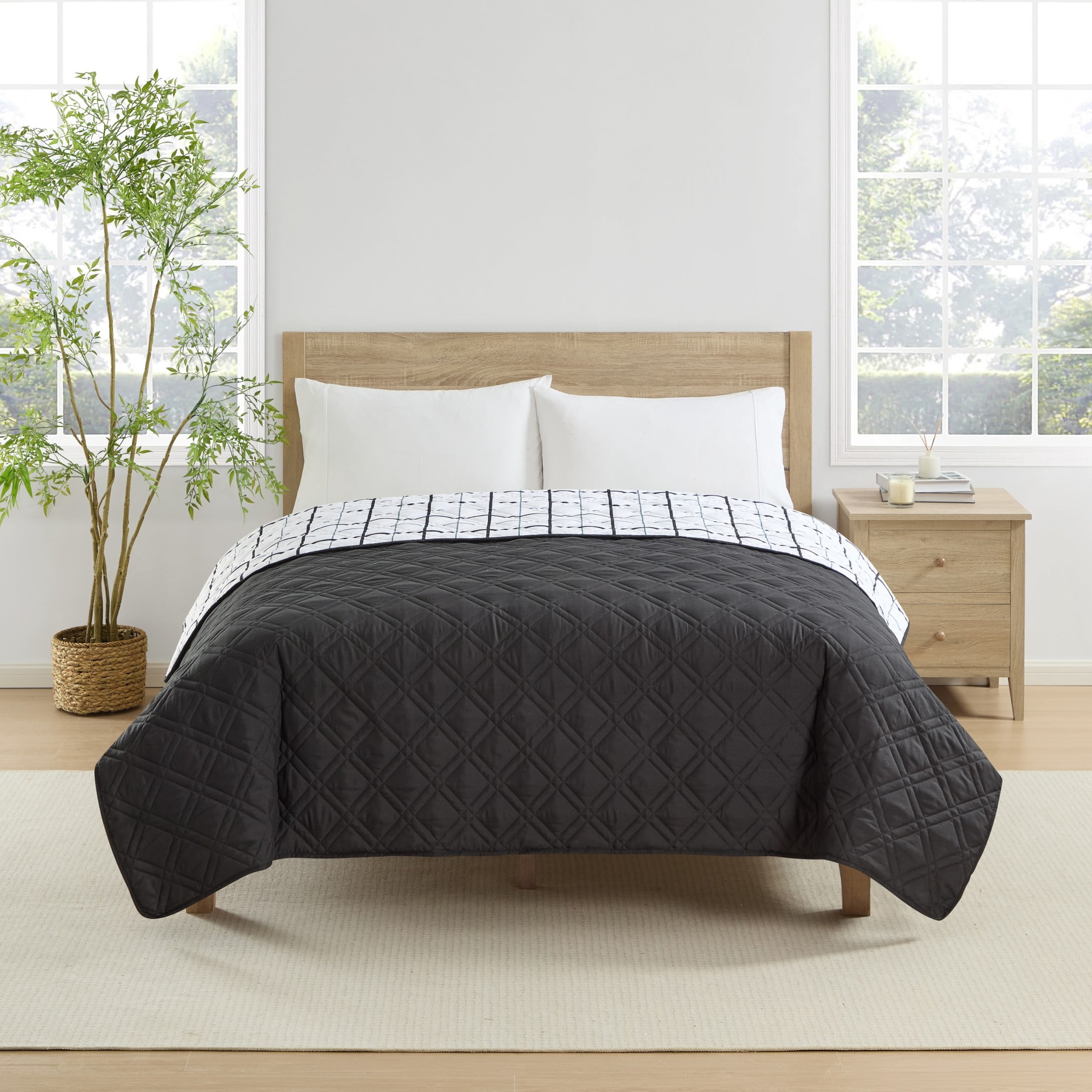 Mainstays Plaid Quilt, King, Black & White, Lightweight & Reversible Bedding